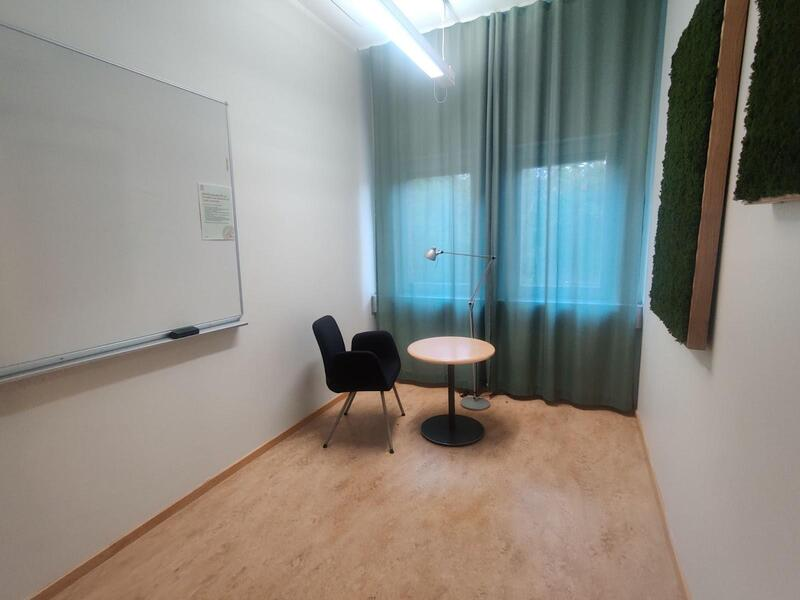 An image of the room from the inside.